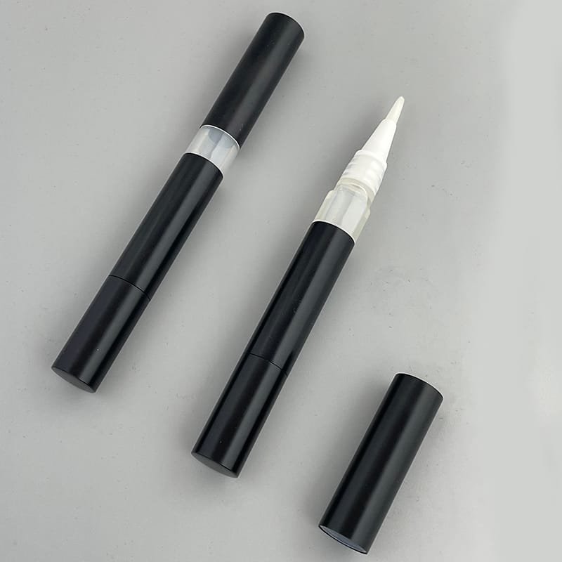 Cosmetic twist pen wtih brush
