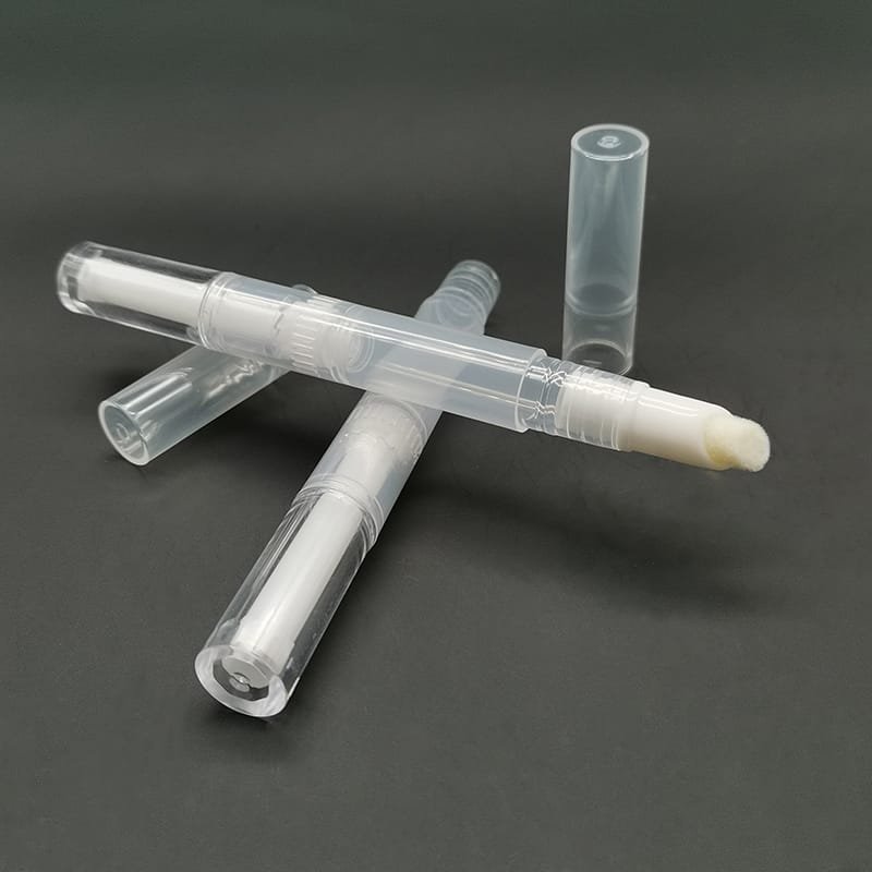 Transparent twist-up lip gloss pen